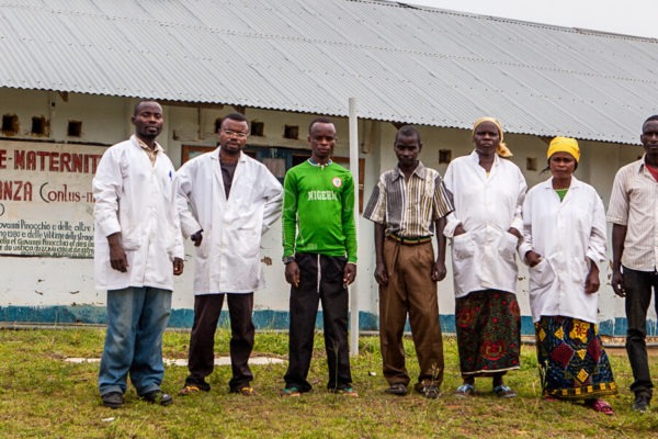 Personale medico del centro maternità e ambulatorio di Kemba in Congo