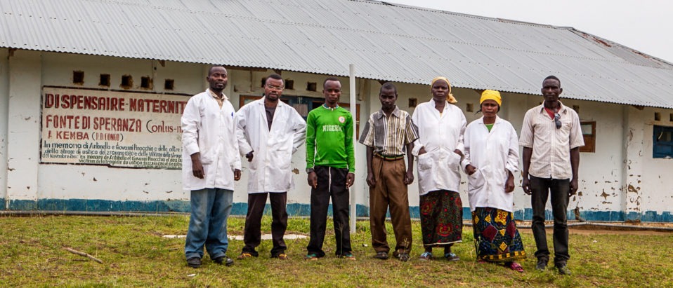 Personale medico del centro maternità e ambulatorio di Kemba in Congo